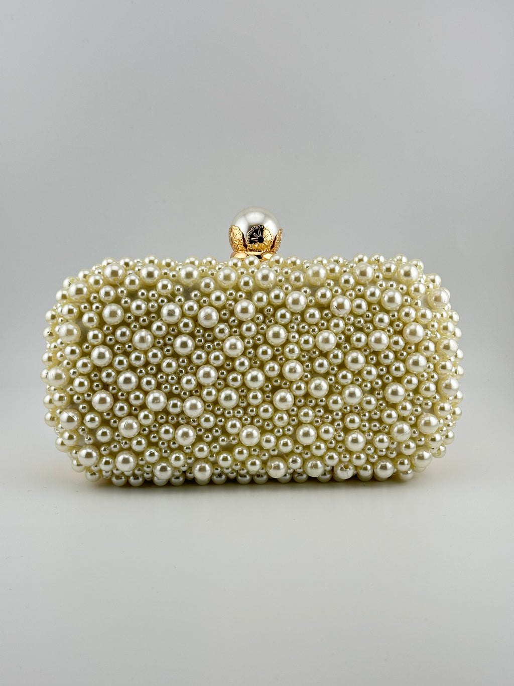 ALL OVER PEARL CLUTCH