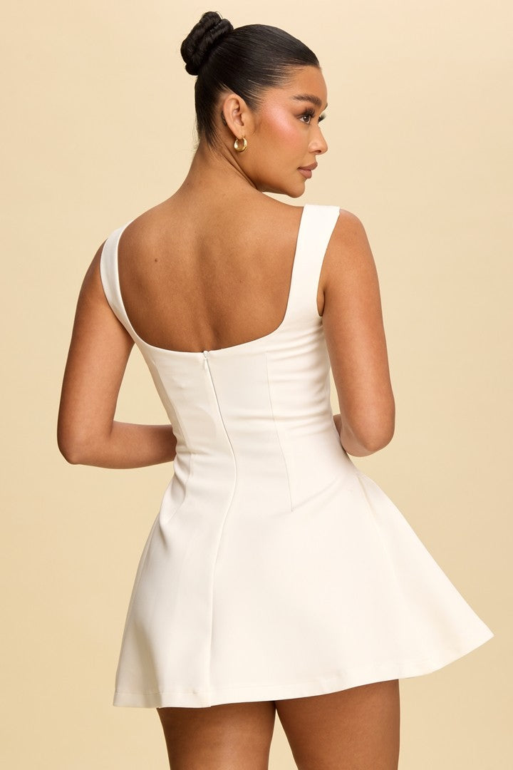 WHITE SQUARE NECK FLARE MINI