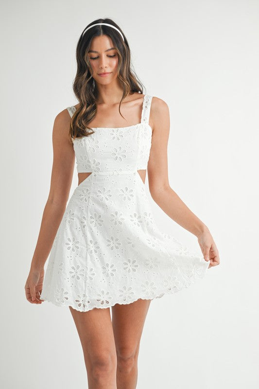 CUT OUT EYELET MINI