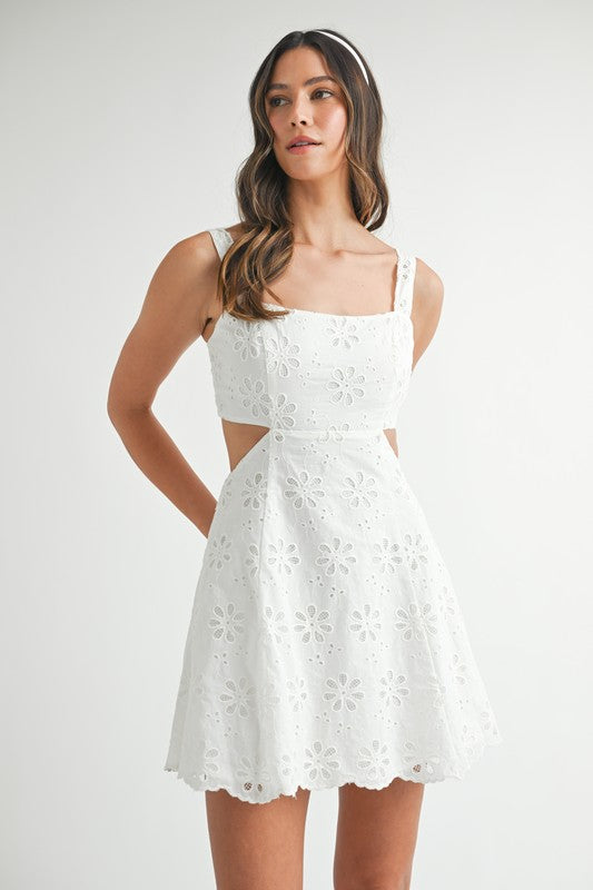 CUT OUT EYELET MINI
