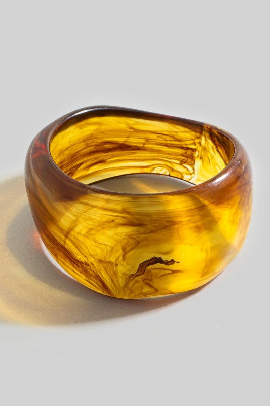 TORTOISE ACYLIC BANGLE
