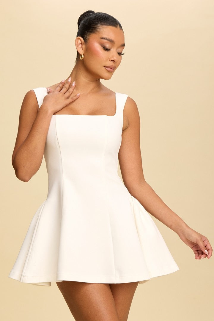 WHITE SQUARE NECK FLARE MINI