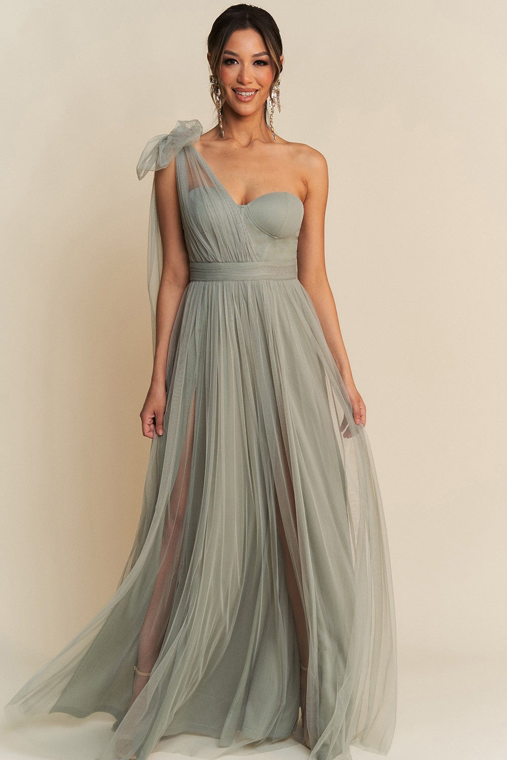 TULLE ONE SHOULDER GOWN