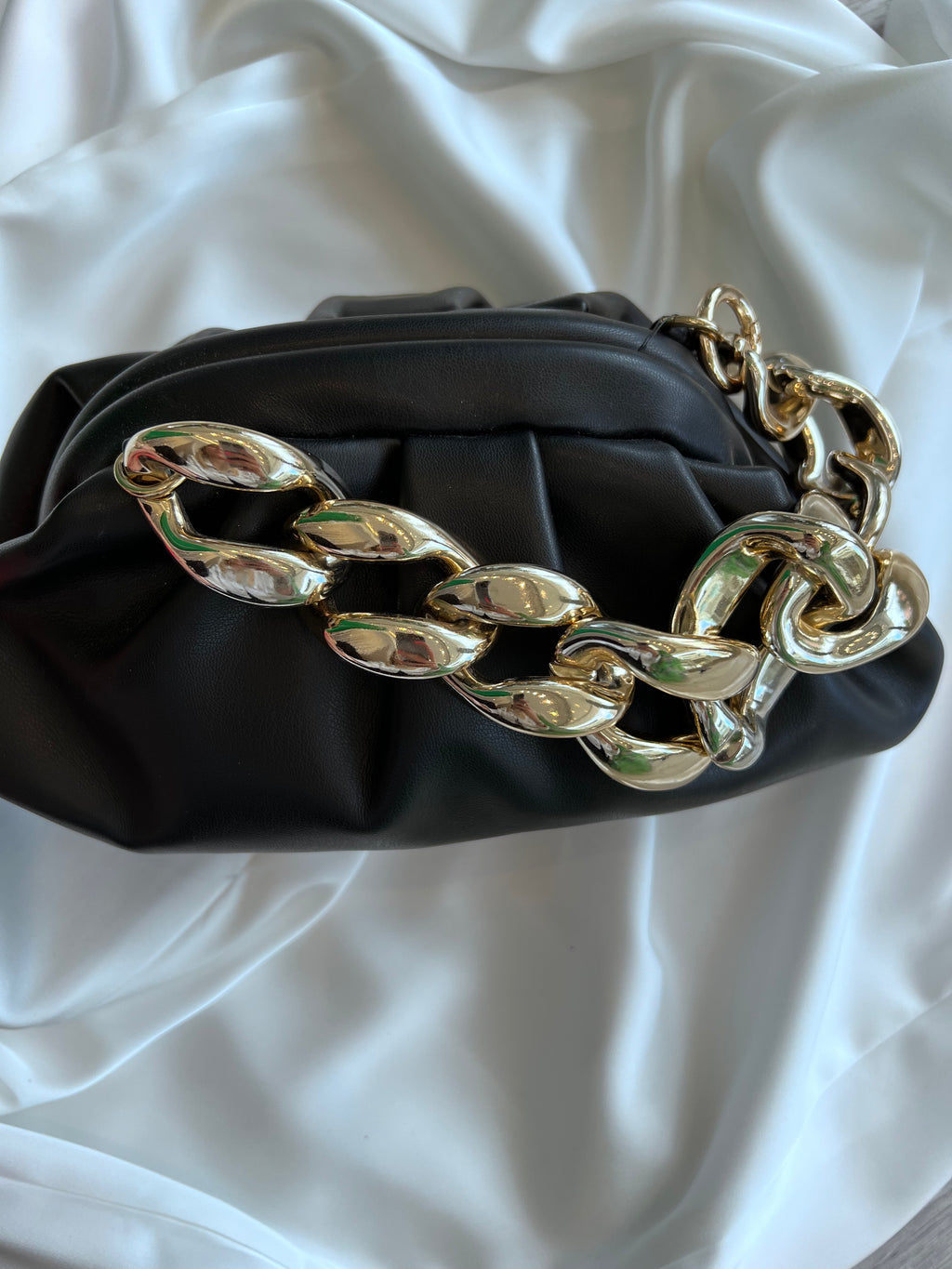 BLACK PLEATHER CHAIN BAG